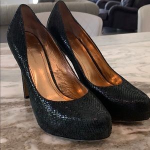 GUC BCBG black closed toe pump, size 8.5z